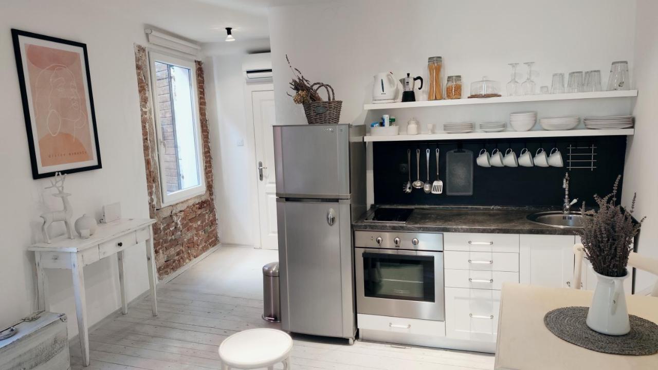 Davor Holiday Apartments ロヴィニ エクステリア 写真
