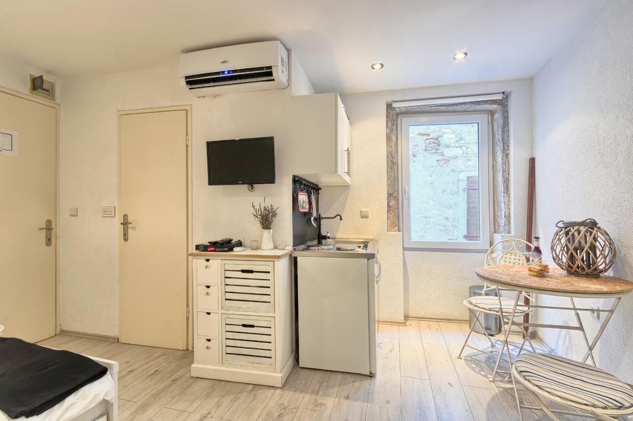 Davor Holiday Apartments ロヴィニ エクステリア 写真
